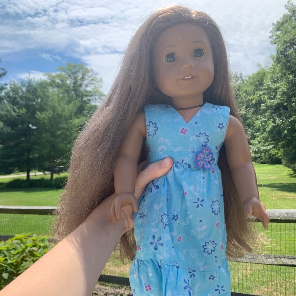 Hawaiian American Girl Doll Kanani Akina Doll of the Year 2011 with blue dress